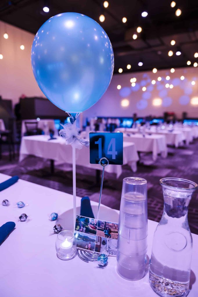 Blue napkin and balloon table details at a mitzvah at Nissi’s